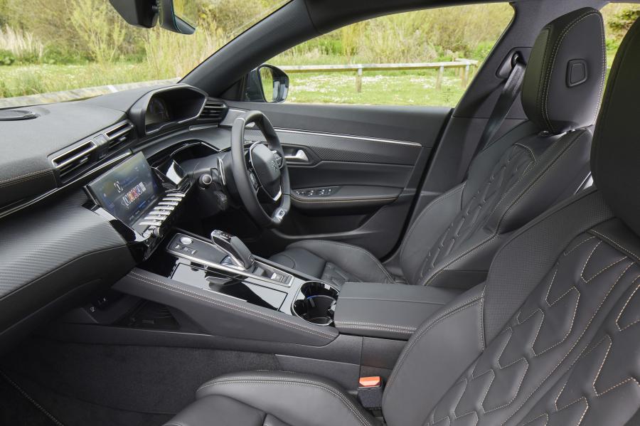 Интерьер Peugeot 508 SW GT 2019 года  (UK) (фото 6 из 14)